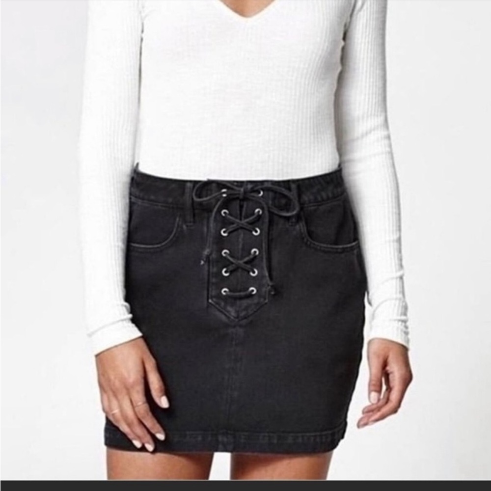 Kendall & Kylie black jean skirt size 24